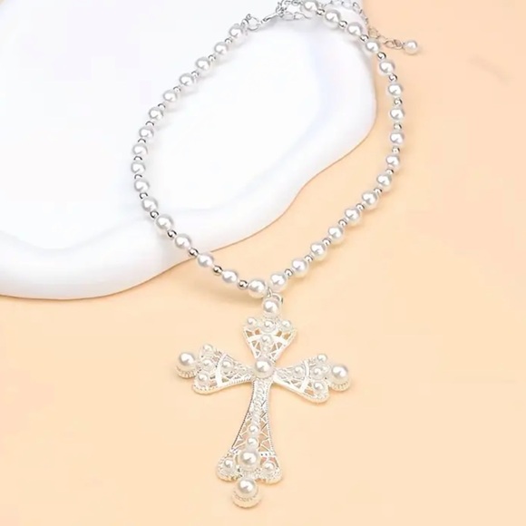 Large Ornate Cross Faux Pearl Pendant Antique Silver tone Victorian Necklace - Picture 3 of 6
